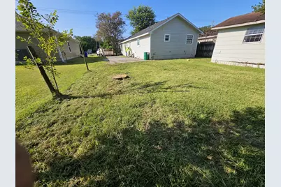 2107 Jones Road, Baytown, TX 77521 - Photo 8