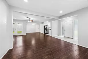 5827 Southminster Dr, Houston, TX 77035 - Photo 2