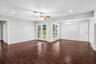 5827 Southminster Dr, Houston, TX 77035 - Photo 6