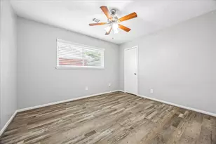 5827 Southminster Dr, Houston, TX 77035 - Photo 10