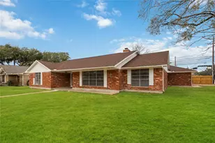 4800 Burning Tree Dr, Baytown, TX 77521 - Photo 2