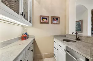 107 Willowend Dr, Hunters Creek Village, TX 77024 - Photo 18