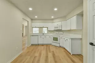 2775 Glen Haven Dr, League City, TX 77573 - Photo 10