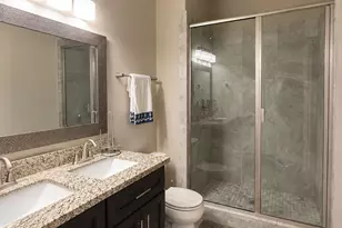 8150 Sharondale Dr, Houston, TX 77033 - Photo 6