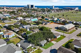 2614 59th St, Galveston, TX 77551 - Photo 20