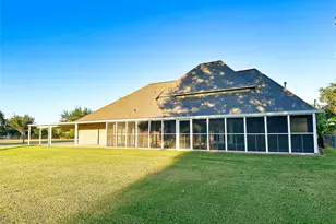 623 Barkaloo Rd, Baytown, TX 77521 - Photo 8