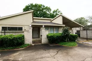 5231 Beechnut St, Houston, TX 77096 - Photo 1