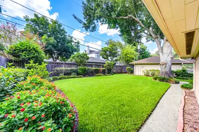 5107 Queensloch, Houston, TX 77096 - Photo 2