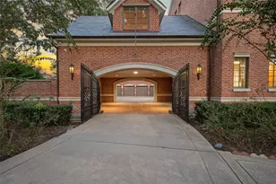 1802 Forest Gate Cir, Sugar Land, TX 77479 - Photo 2