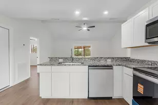 230 W Willwood Dr, Willis, TX 77378 - Photo 10