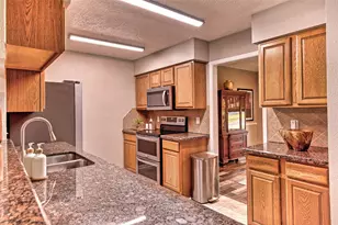 6218 Creekside Ln, League City, TX 77573 - Photo 2