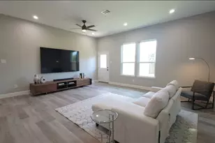 765 Enterprise St, Houston, TX 77088 - Photo 4