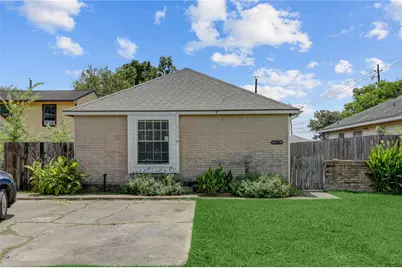 2106 N San Antonio Avenue, Pearland, TX 77581 - Photo 2