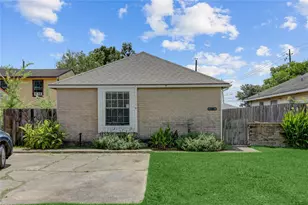 2106 N San Antonio Ave, Pearland, TX 77581 - Photo 2