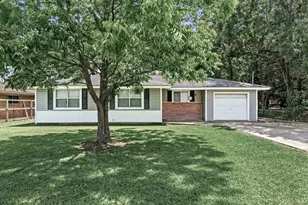 123 Ogden St, Winnie, TX 77665 - Photo 2