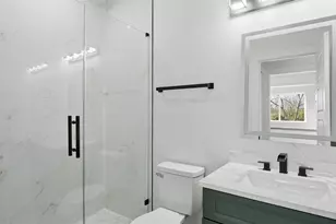 1313 Knight St, Houston, TX 77022 - Photo 8