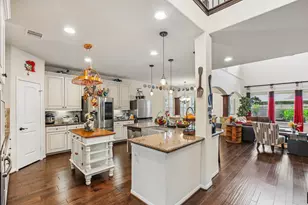 4220 Walnut Bend Dr, Friendswood, TX 77546 - Photo 4