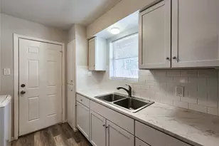 8312 Lavender St, Houston, TX 77016 - Photo 4