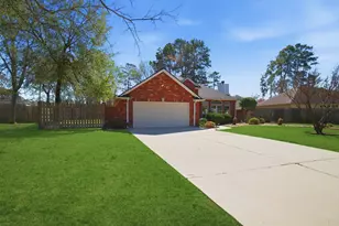 12807 Oak Village Dr, Montgomery, TX 77356 - Photo 2