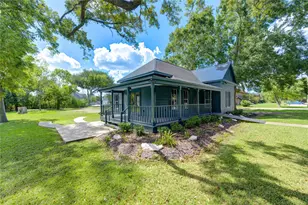602 E Myrtle St, Angleton, TX 77515 - Photo 1