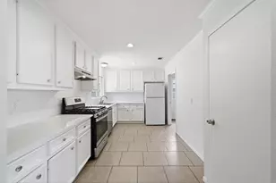 1841 Huge Oaks St, Houston, TX 77055 - Photo 8