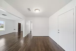 1841 Huge Oaks St, Houston, TX 77055 - Photo 4