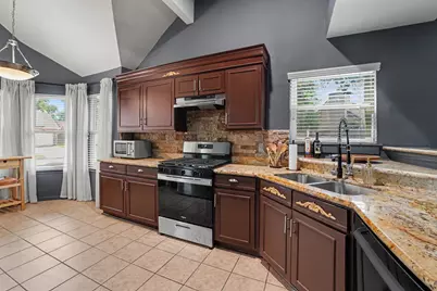 9638 W Withers Way Circle, Houston, TX 77065 - Photo 14