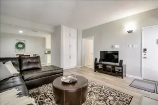 2125 Augusta Dr, Houston, TX 77057 - Photo 2