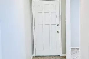 225 Crest Hill Dr, Conroe, TX 77301 - Photo 2