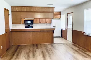 225 Crest Hill Dr, Conroe, TX 77301 - Photo 10