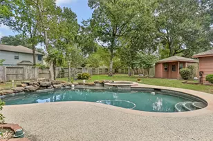 2010 Trail Water Ct, Kingwood, TX 77339 - Photo 2