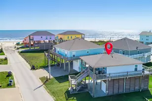 981 S Stingaree Dr, Crystal Beach, TX 77650 - Photo 1