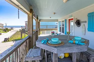 981 S Stingaree Dr, Crystal Beach, TX 77650 - Photo 2