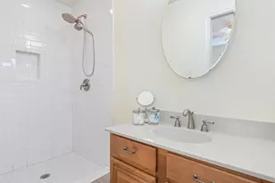 981 S Stingaree Dr, Crystal Beach, TX 77650 - Photo 14