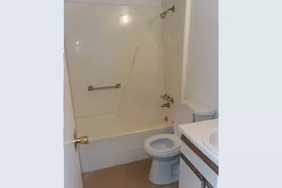 208 Wells St, Madisonville, TX 77864 - Photo 2