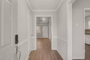 2067 SE Shadow Rock Dr, Houston, TX 77339 - Photo 2