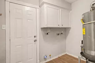 2067 SE Shadow Rock Dr, Houston, TX 77339 - Photo 8