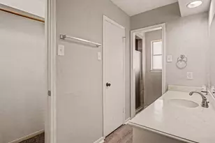 2067 SE Shadow Rock Dr, Houston, TX 77339 - Photo 24