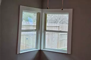 5823 Lyndhurst Dr E, Houston, TX 77033 - Photo 10