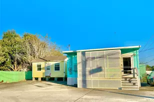 927 27th St, Dickinson, TX 77539 - Photo 2