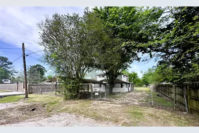 207 S 5th Street, Highlands, TX 77562 - Photo 2