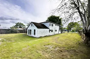 207 S 5th St, Highlands, TX 77562 - Photo 8