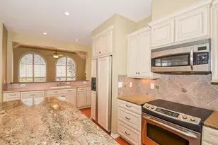 46 Grants Lake Cir, Sugar Land, TX 77479 - Photo 2