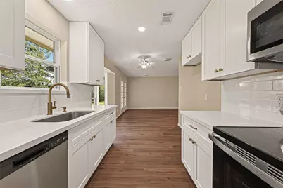 2305 Kingsway Drive, League City, TX 77573 - Photo 10