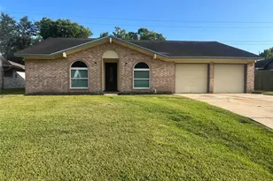 2305 Kingsway Dr, League City, TX 77573 - Photo 1