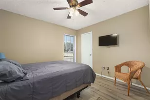 300 Windward Dr, League City, TX 77573 - Photo 12