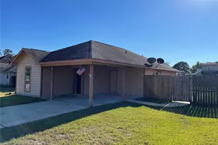 8825 E Buffalo Cir, Willis, TX 77378 - Photo 2