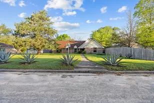 1519 Everitt St, Navasota, TX 77830 - Photo 2