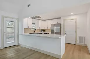 801 S Jackson St, Alvin, TX 77511 - Photo 12