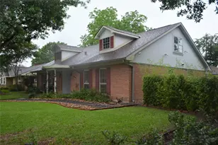 5402 Queensloch Dr, Houston, TX 77096 - Photo 2